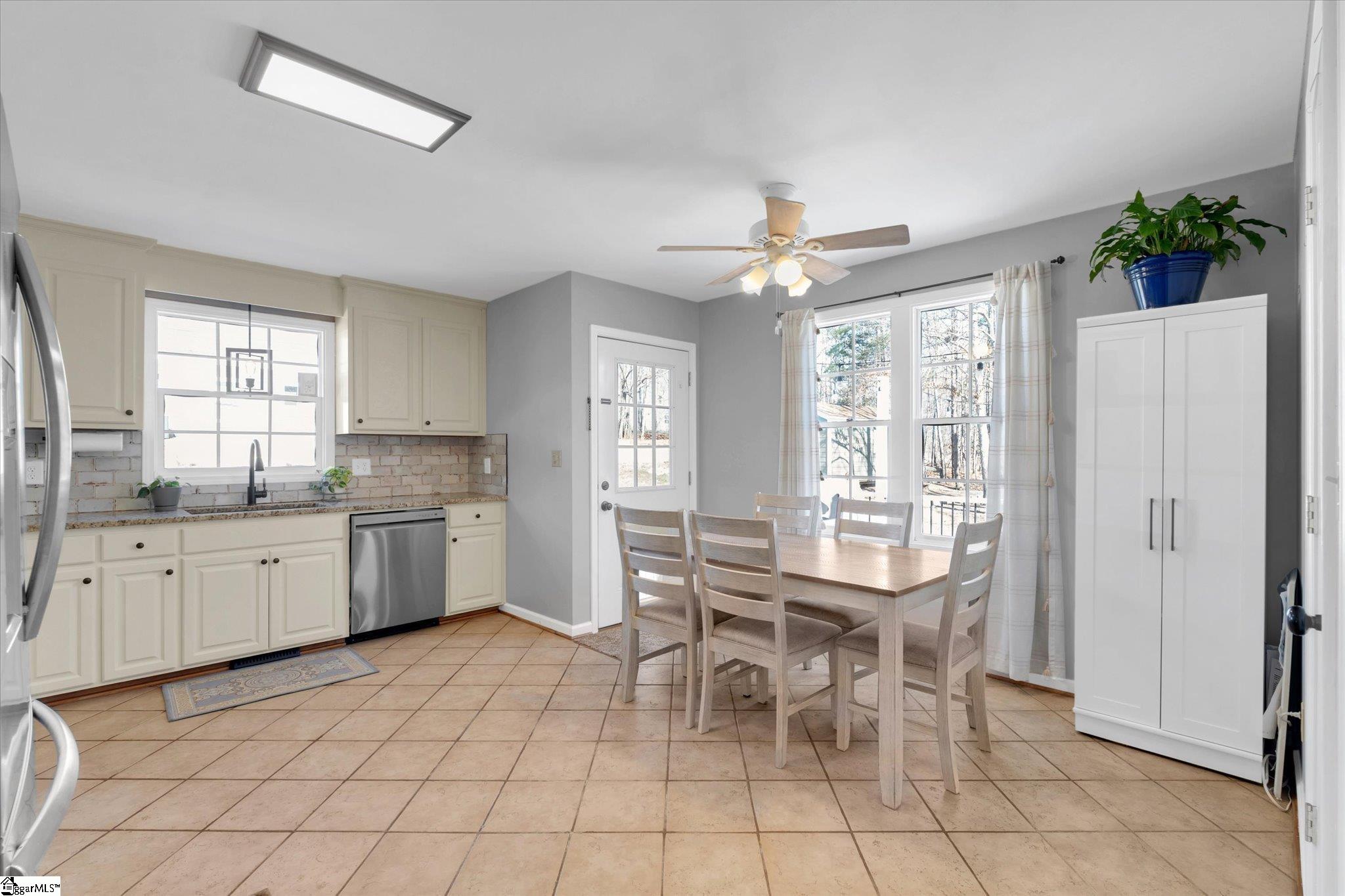 450 Lindsey Lake Road Travelers Rest, SC 29690 - Photo 8 of 30