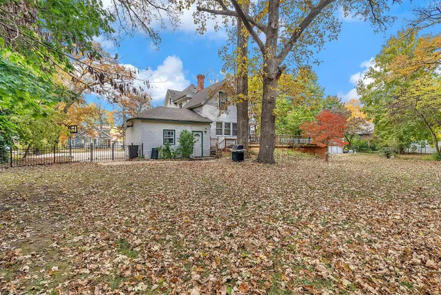 a view of house with a outdoor space
