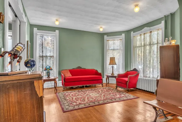 $549,500 | 623 West Milroy Avenue, Rensselaer, IN 47978