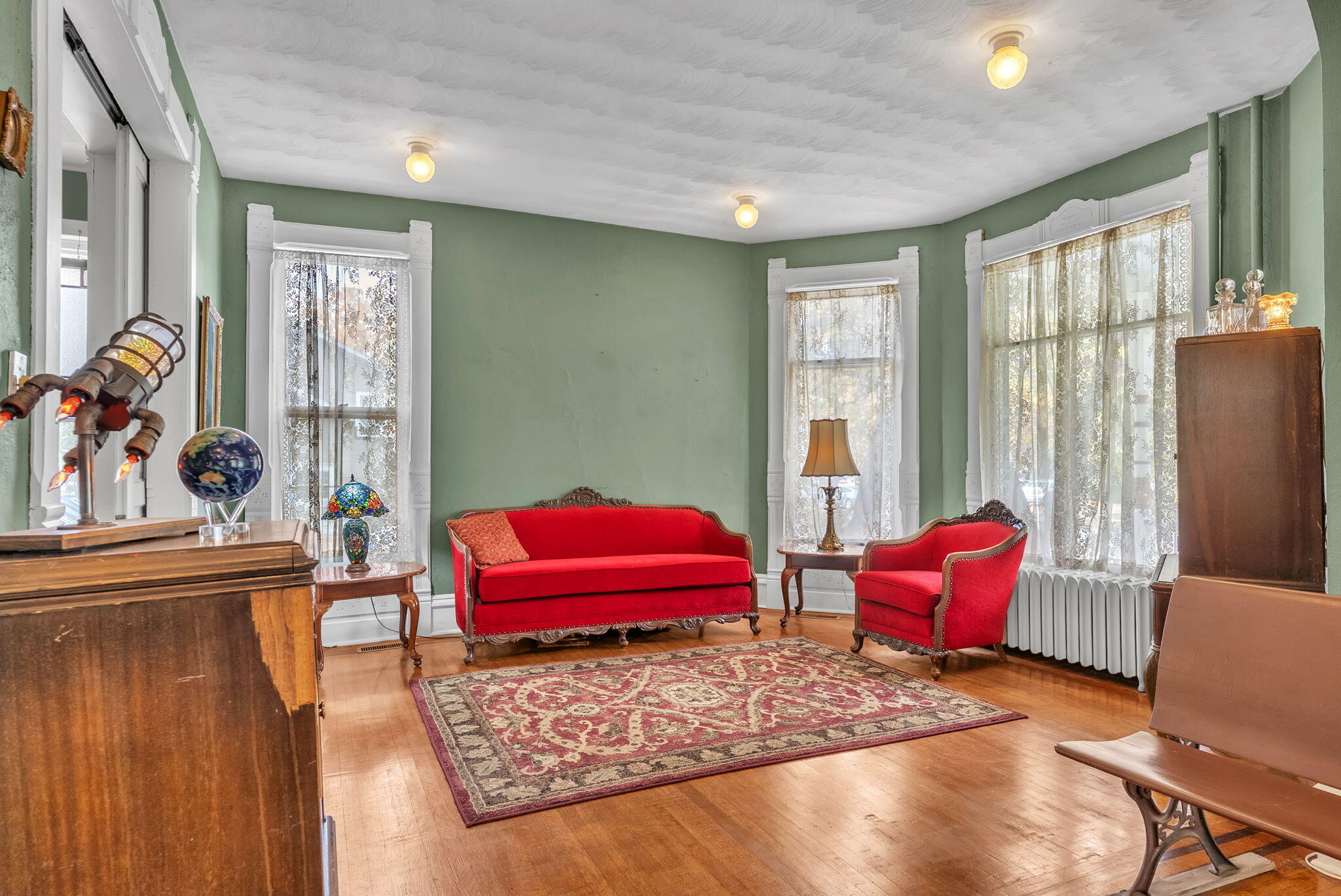 623 West Milroy Avenue Rensselaer, IN 47978 - Photo 10 of 64 a living room with furniture rug and wooden floor