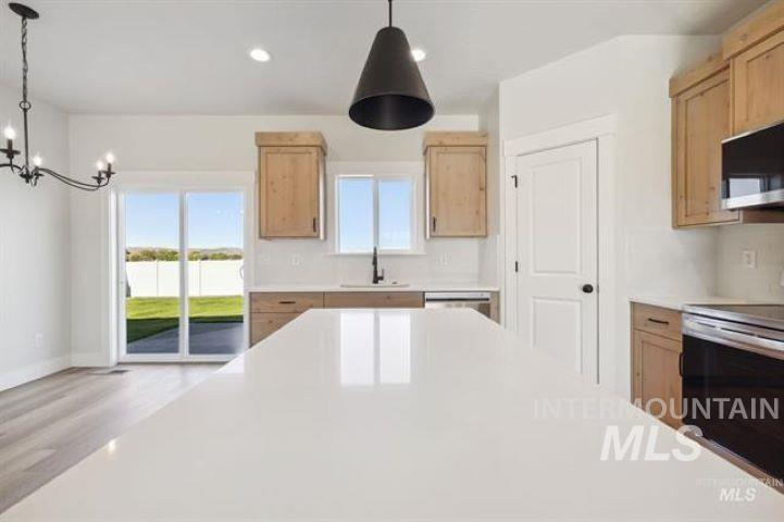 937 Sierra Street Vale, OR 97918 - Photo 5 of 22 Quartz island - Phot similar