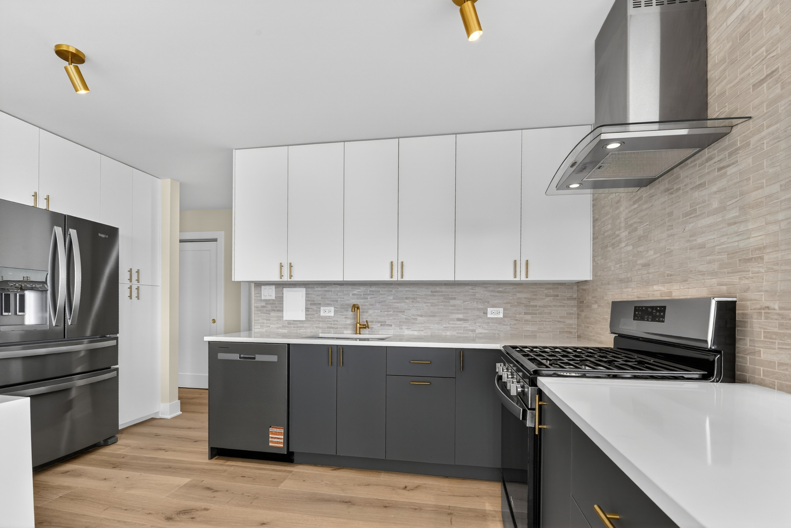 5801 North Sheridan Road, Unit 20D Chicago, IL 60660 - Photo 10 of 34