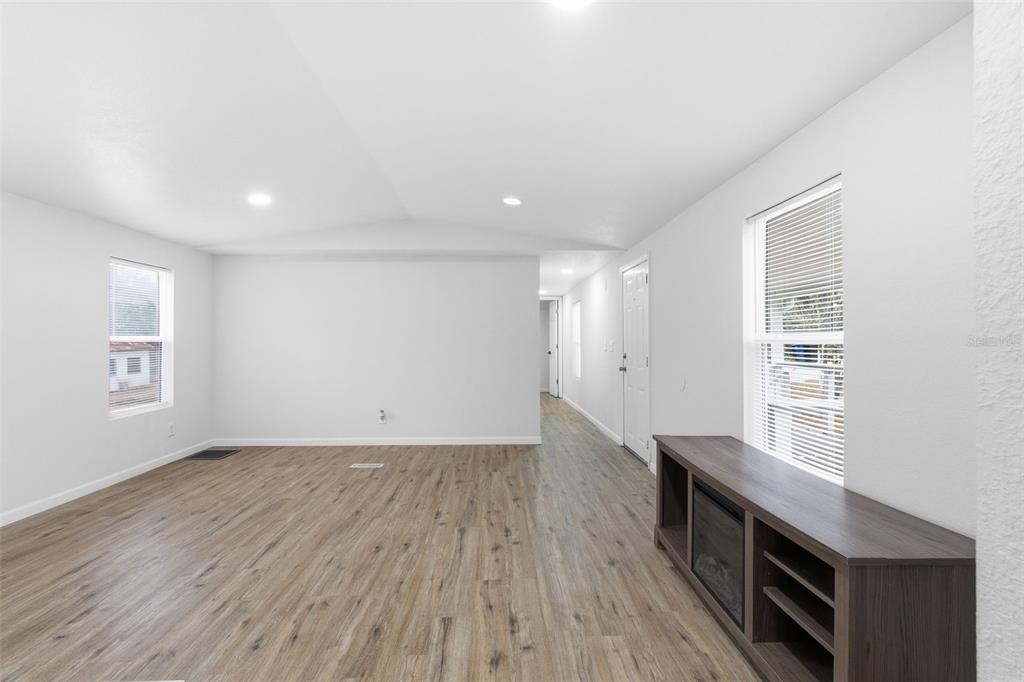 38847 Daughtery Road Zephyrhills, FL 33540 - Photo 15 of 36