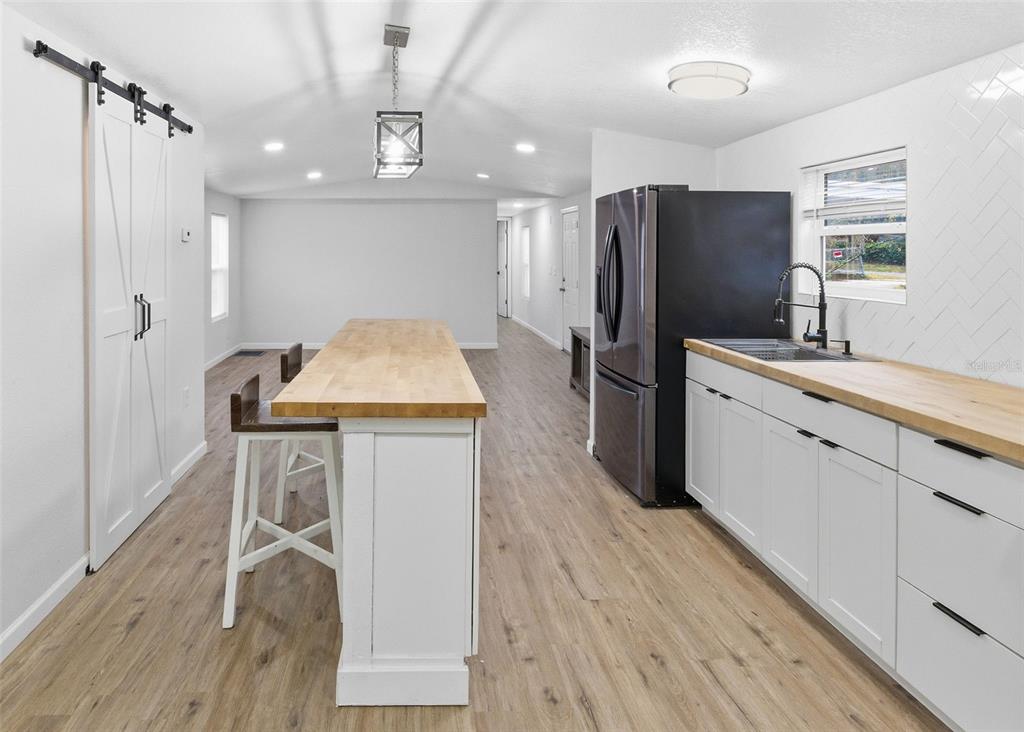 38847 Daughtery Road Zephyrhills, FL 33540 - Photo 3 of 36