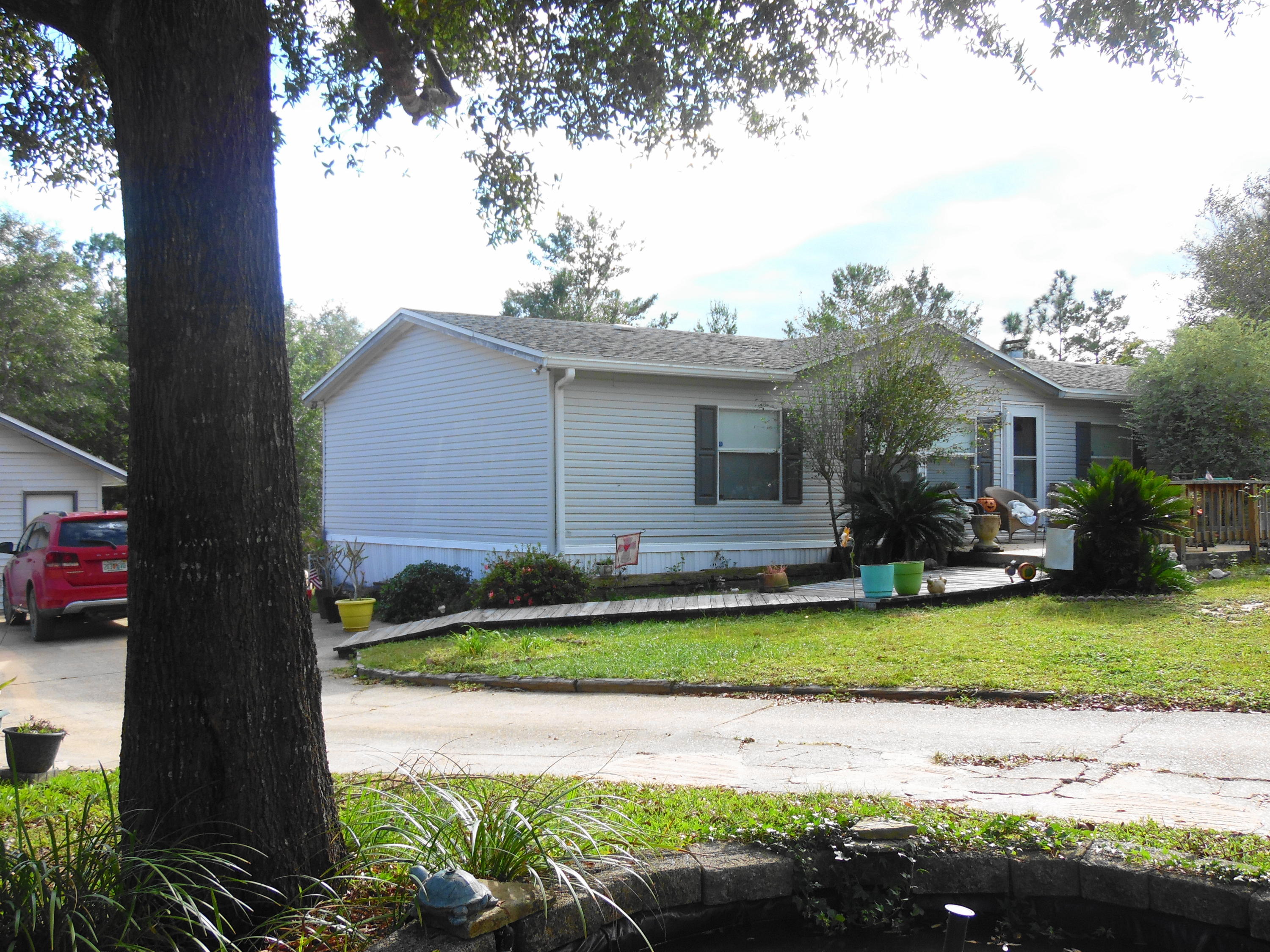 642 Elmwood Road DeFuniak Springs, FL 32433 - Photo 3 of 37 a front view of a house with garden