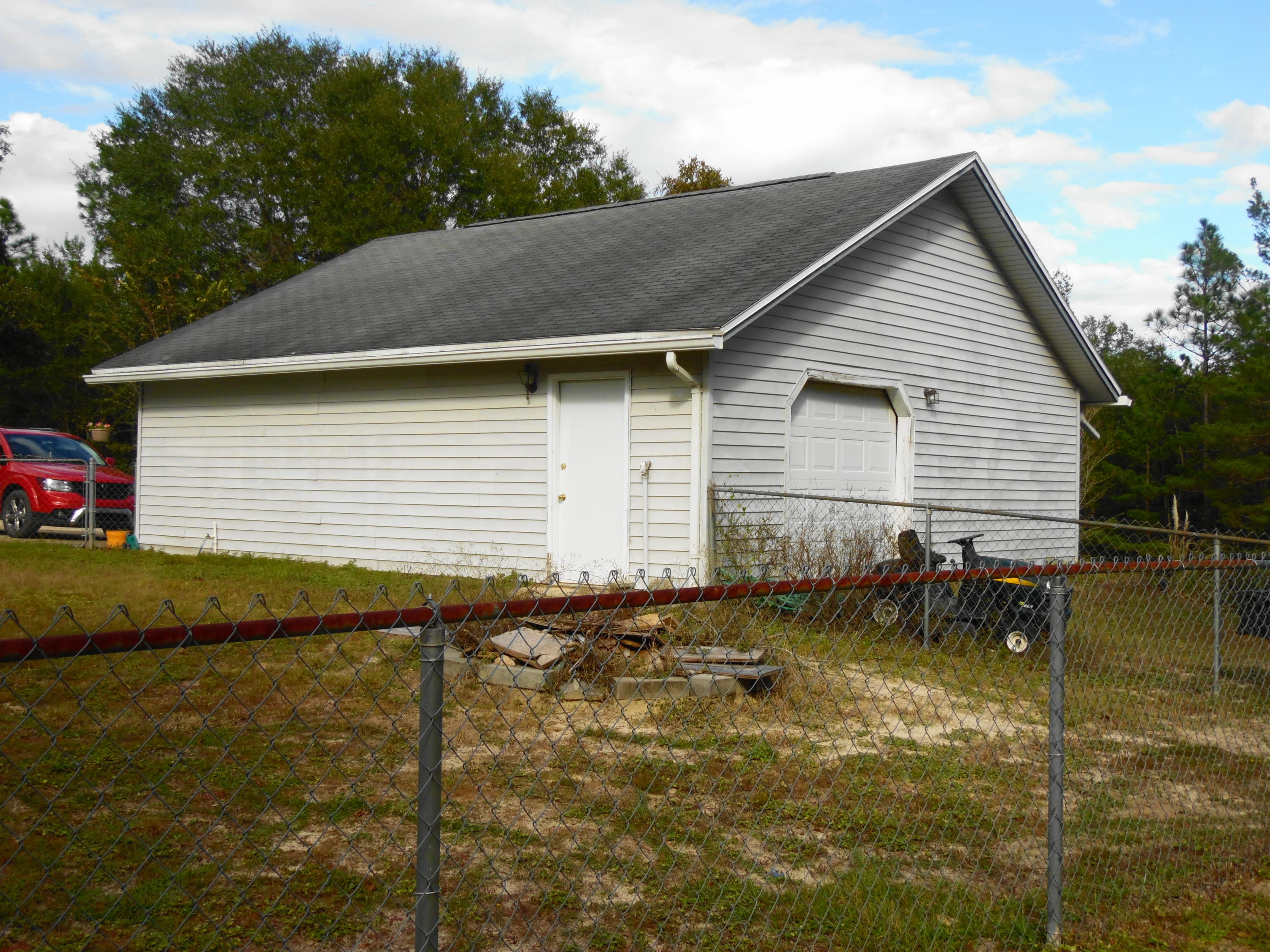 642 Elmwood Road DeFuniak Springs, FL 32433 - Photo 10 of 37 a front view of house with yard