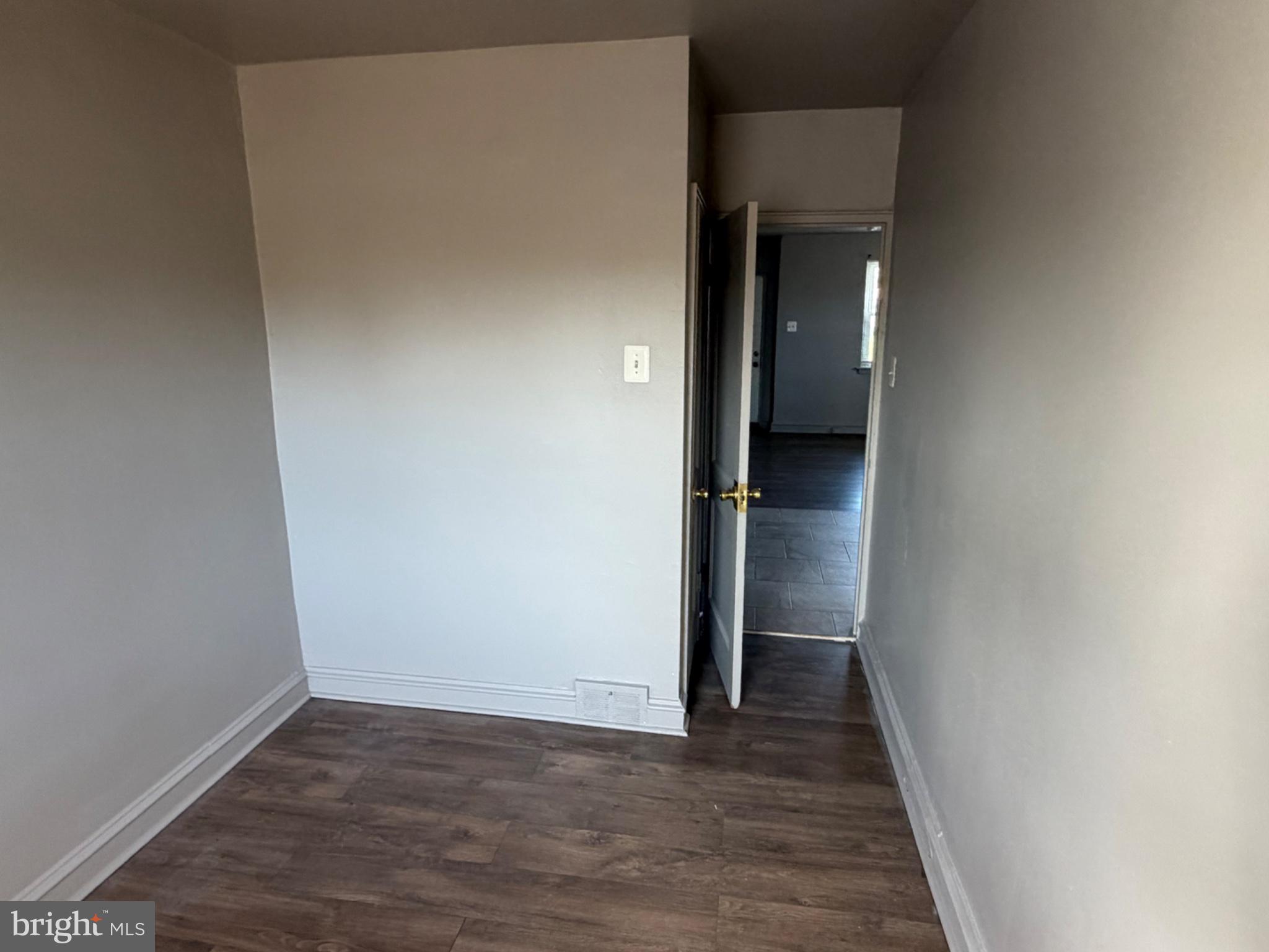 8300 Lynnewood Road Philadelphia, PA 19150 - Photo 5 of 11 Bright and inviting entryway space.