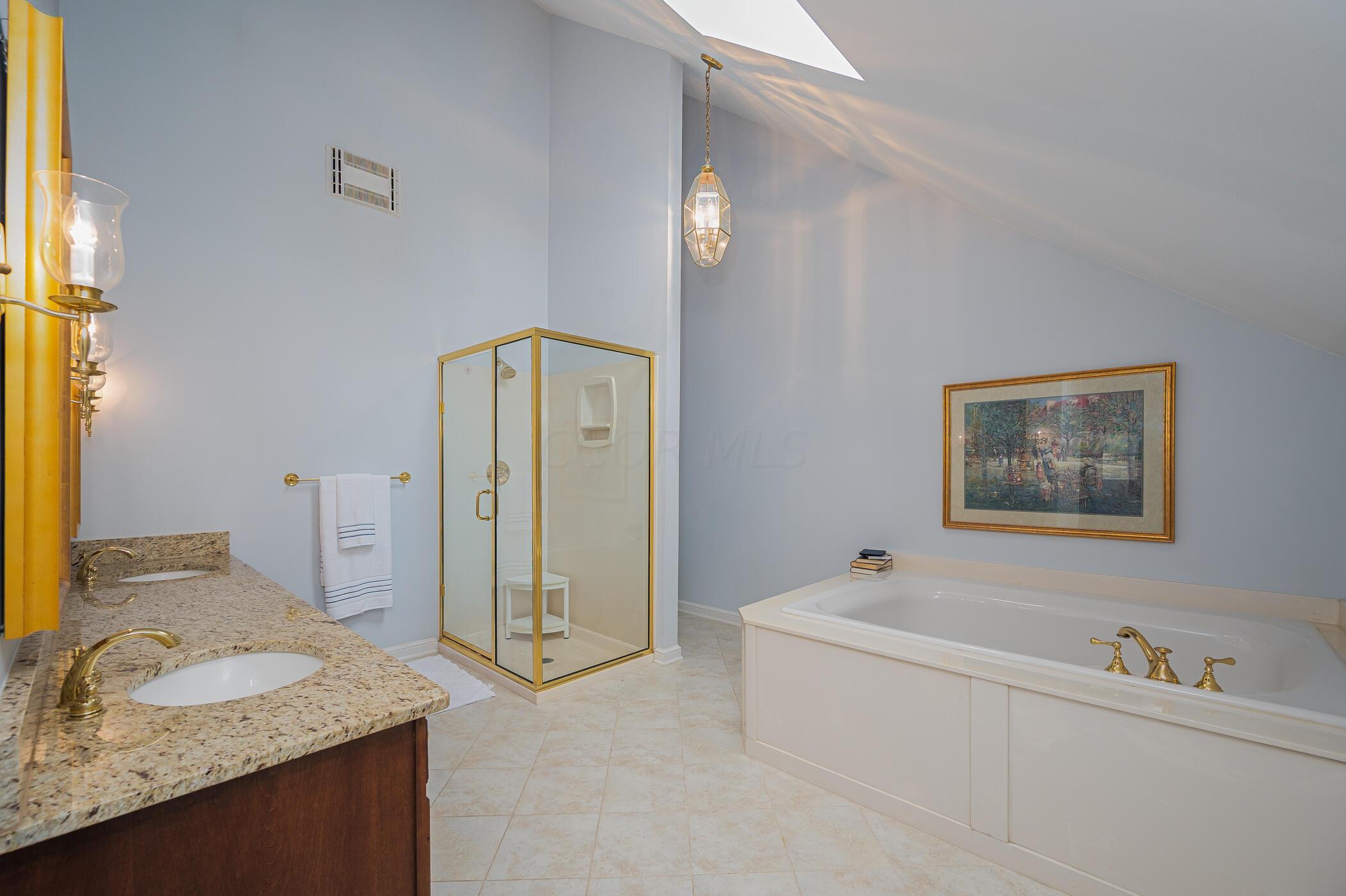 2035 Andover Road Columbus, OH 43212 - Photo 47 of 72 Owners Bath