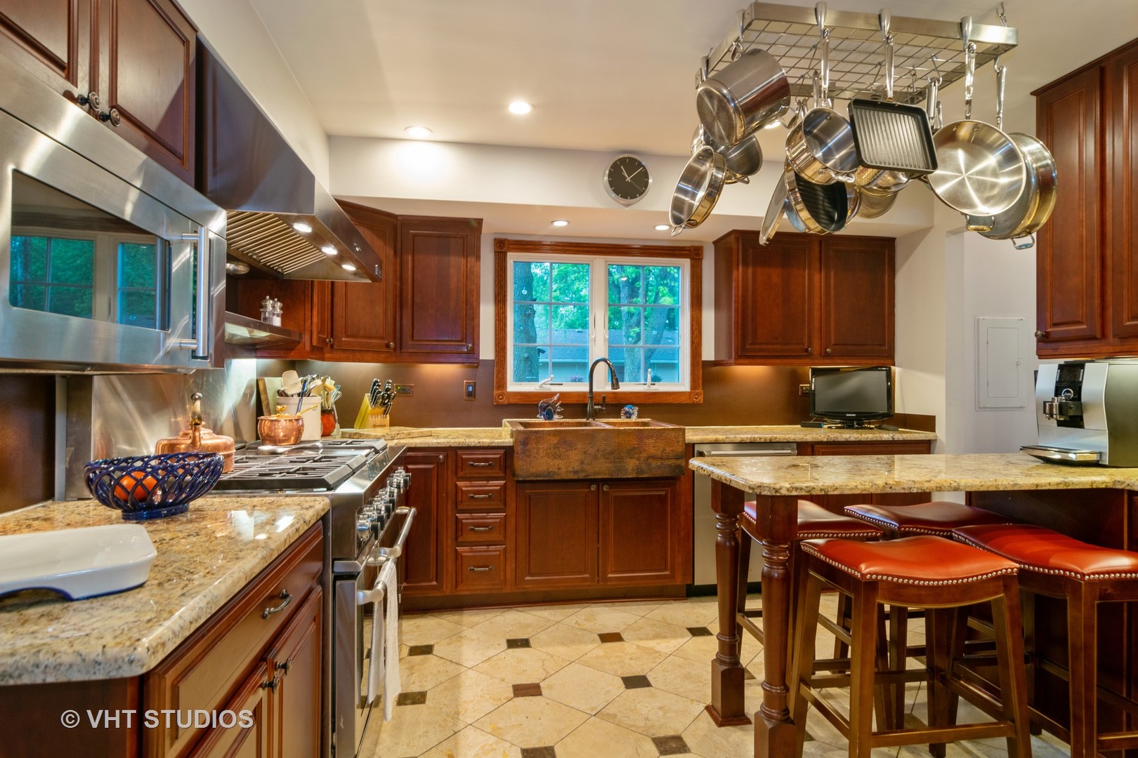 907 North Rohlwing Road Palatine, IL 60074 - Photo 5 of 16 Gallery Image 5