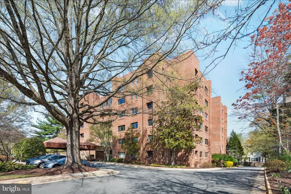 $699,900 | 11500 Fairway Drive, Unit 201, Reston, VA 20190