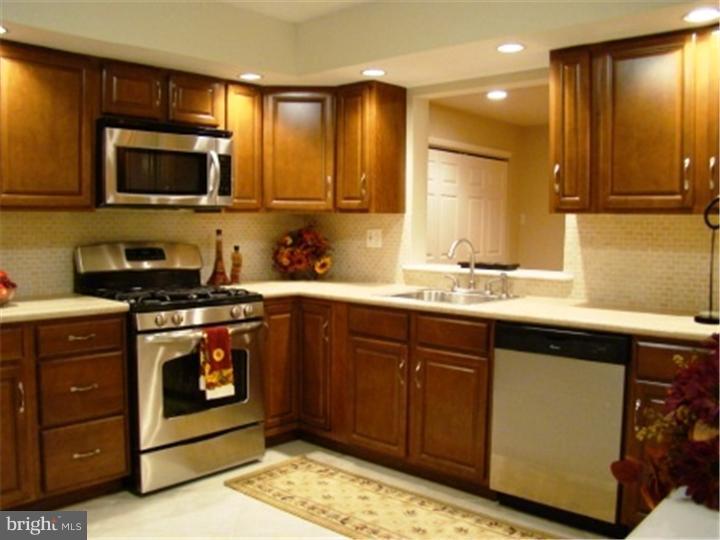 741 Locust Road Warminster, PA 18974 - Photo 4 of 15 Kitchen