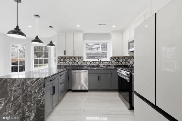 $575,000 | 1811 Iverson Street, Oxon Hill, MD 20745