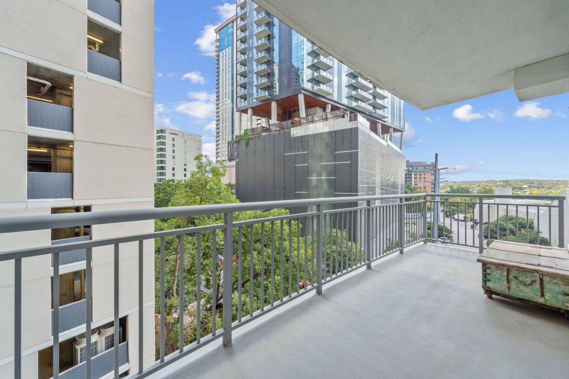 603 Davis Street, Unit 710 Austin, TX 78701 - Photo 15 of 37 a balcony with street view