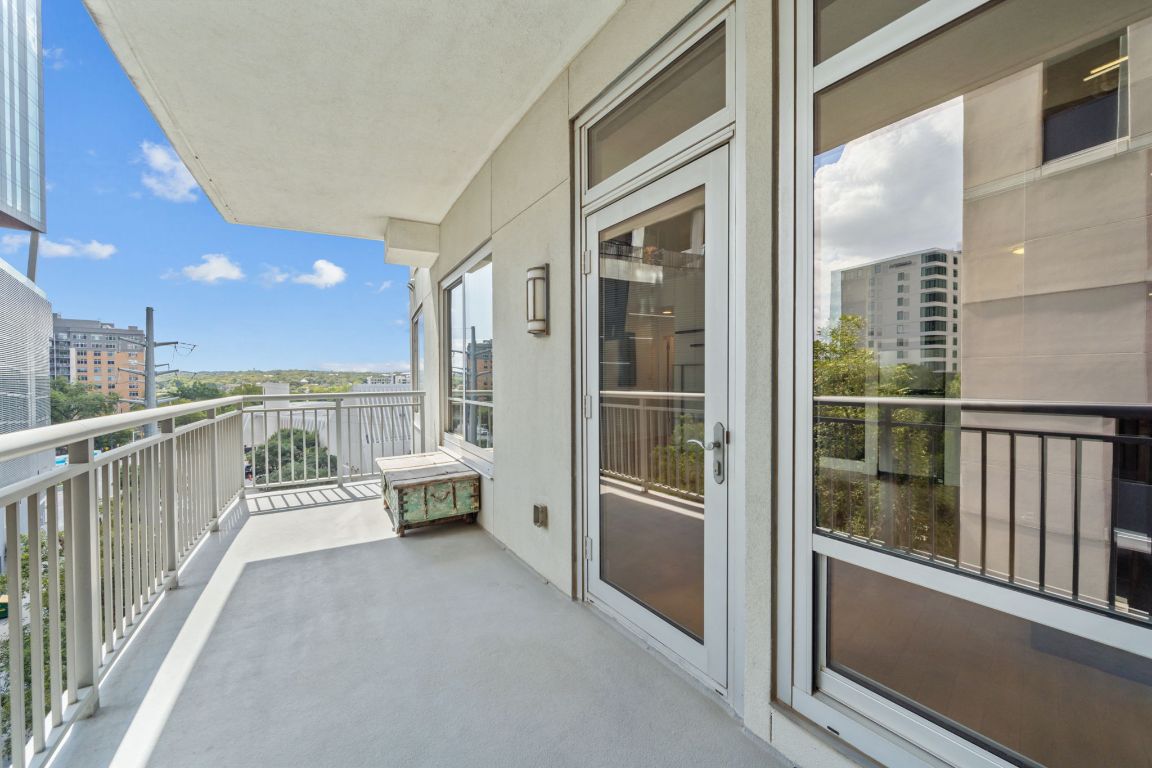 603 Davis Street, Unit 710 Austin, TX 78701 - Photo 16 of 37 a view of a balcony