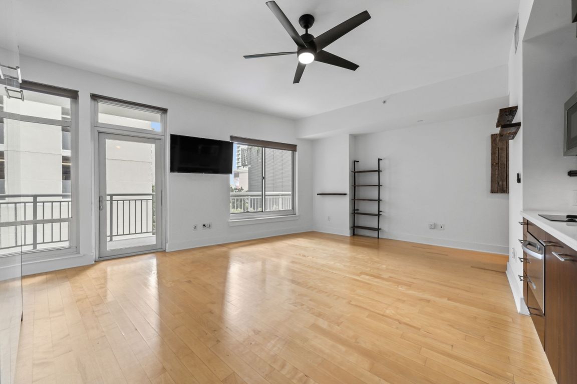 603 Davis Street, Unit 710 Austin, TX 78701 - Photo 3 of 37 a view of empty room with a ceiling fan