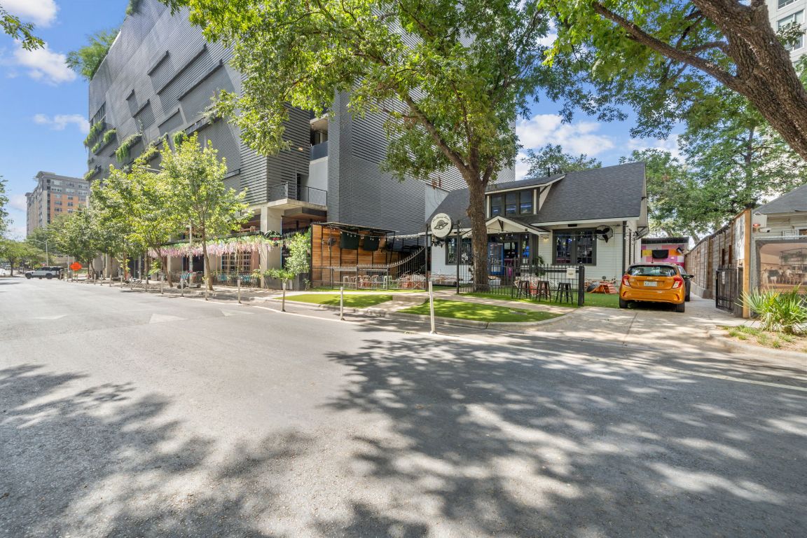 603 Davis Street, Unit 710 Austin, TX 78701 - Photo 35 of 37 a view of a swimming pool with a patio