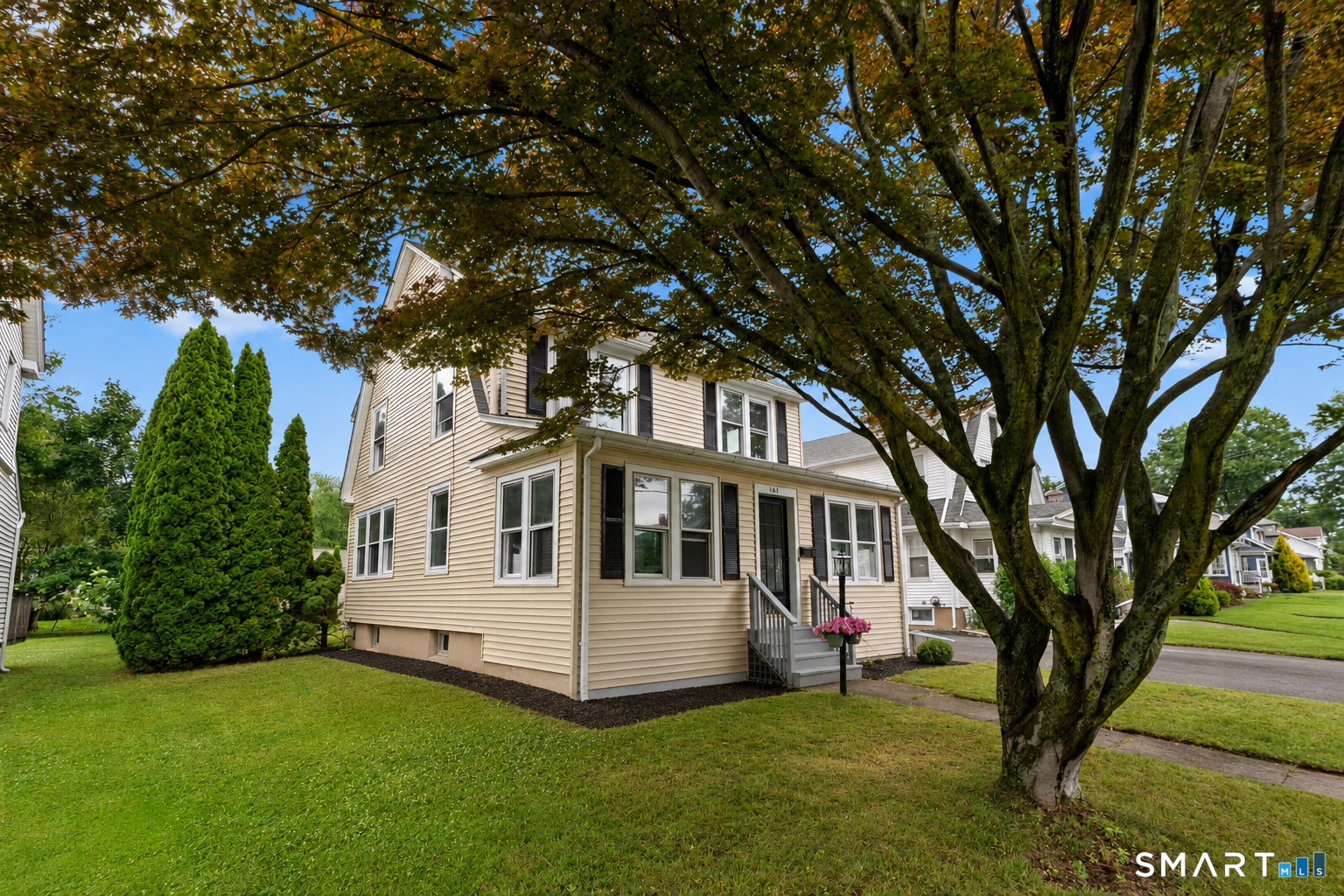 181 Brimfield Road Wethersfield, CT 06109 - Photo 2 of 27