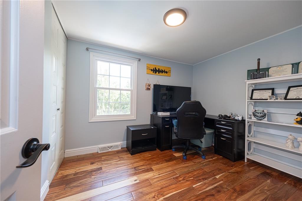 1072 Renton Road Pittsburgh, PA 15239 - Photo 19 of 42