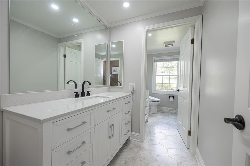 1072 Renton Road Pittsburgh, PA 15239 - Photo 25 of 42