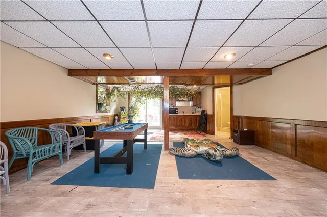 a room with lots of flowers washer and a potted plant
