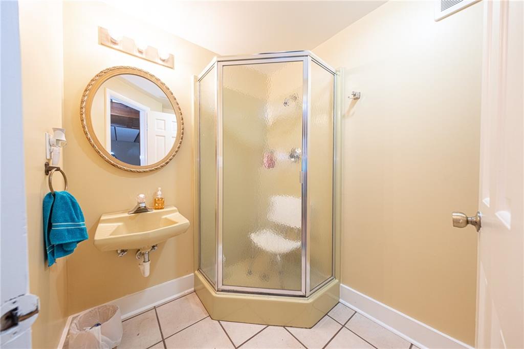 1072 Renton Road Pittsburgh, PA 15239 - Photo 31 of 42