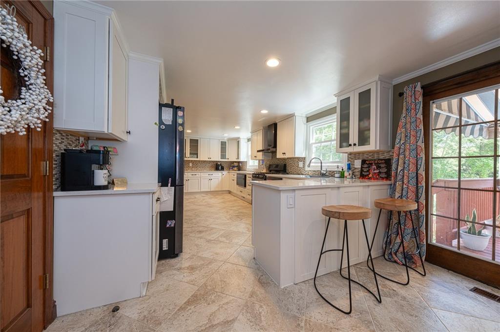 1072 Renton Road Pittsburgh, PA 15239 - Photo 6 of 42