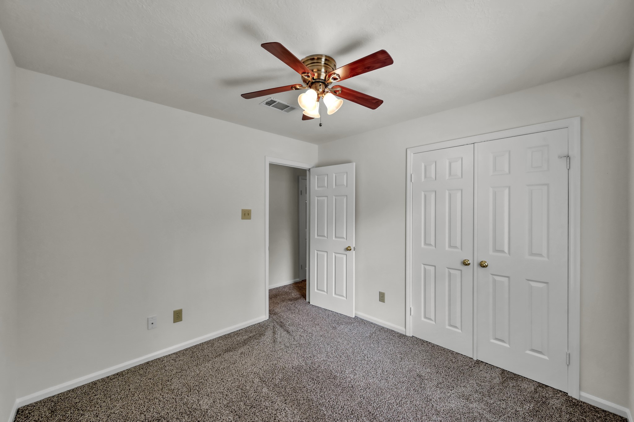 114 Regency Way Conroe, TX 77304 - Photo 33 of 48 Bedroom #3 of 5