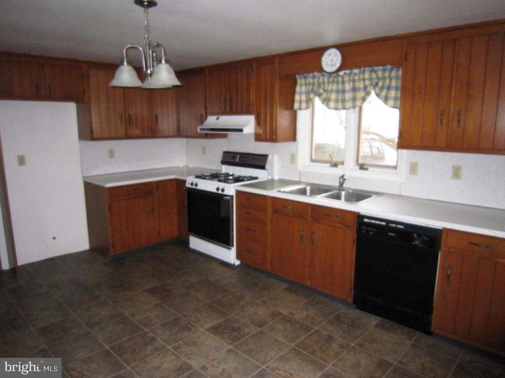 1323 Church Street Lititz, PA 17543 - Photo 9 of 17
