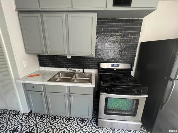 $1,199 | 1028 South Tonti Circle, Peoria, IL 61605