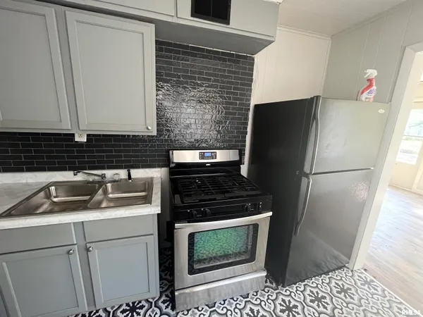 $1,199 | 1028 South Tonti Circle, Peoria, IL 61605