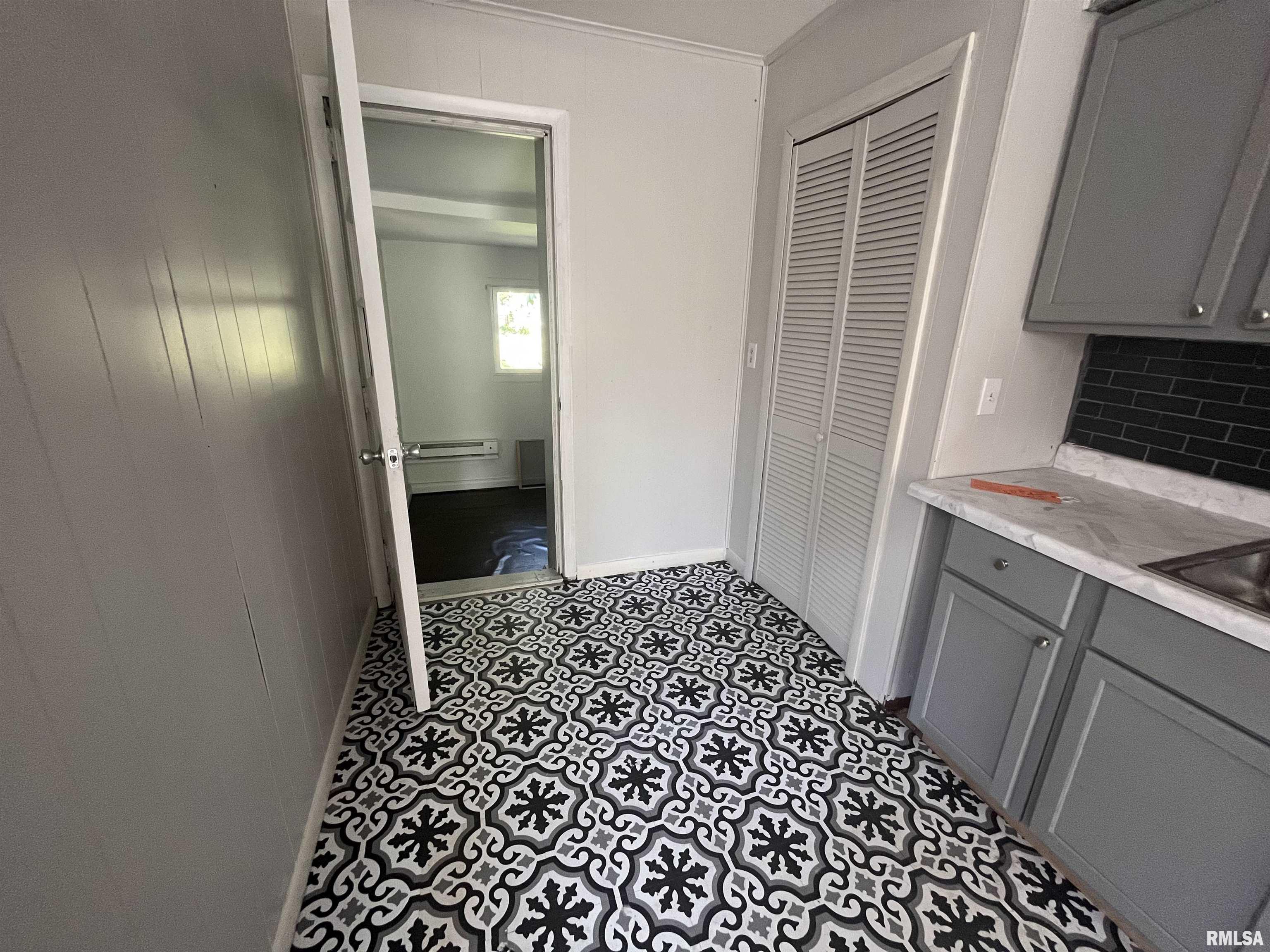 1028 South Tonti Circle Peoria, IL 61605 - Photo 5 of 12