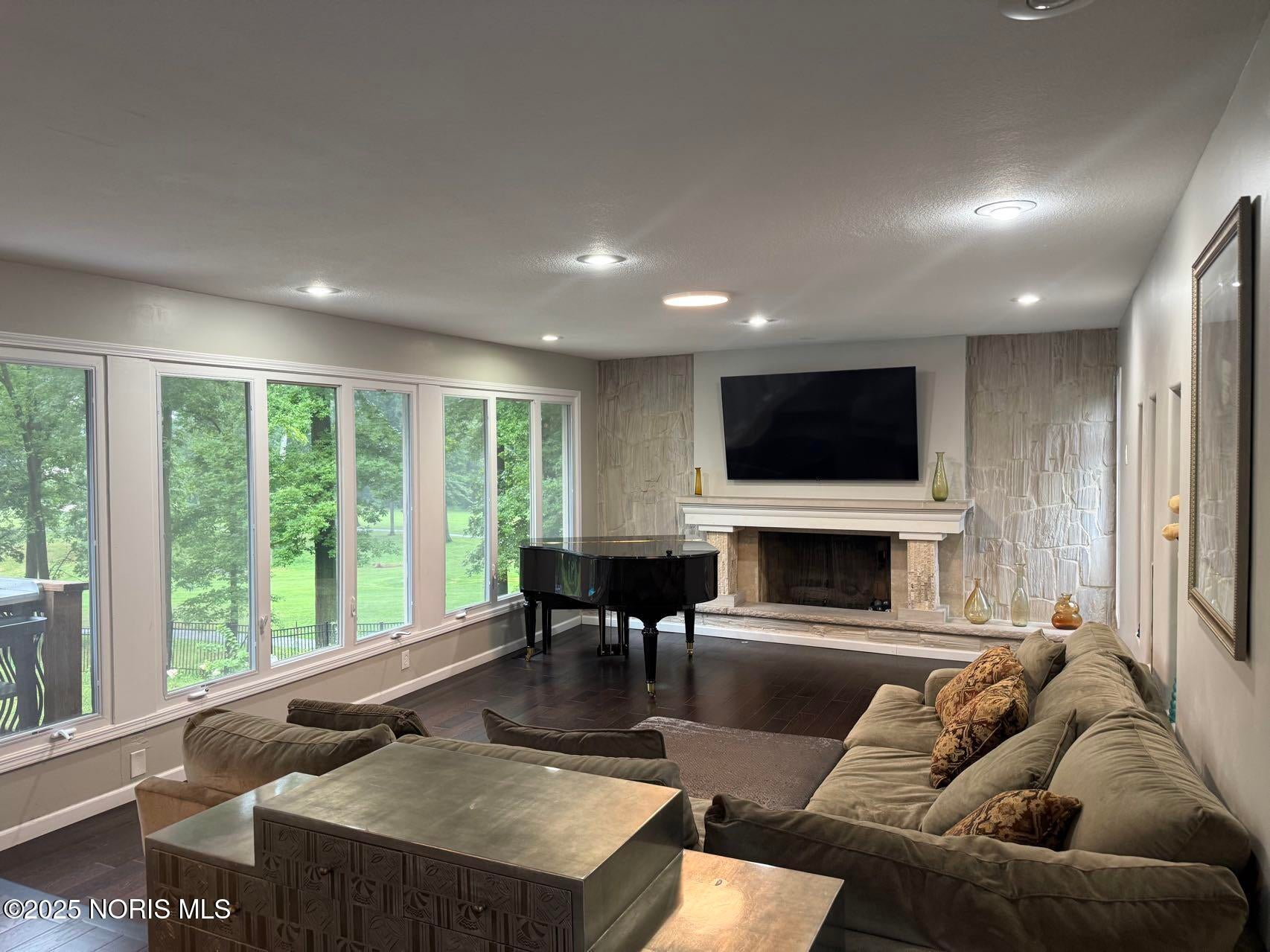 6649 Mill Ridge Road Maumee, OH 43537 - Photo 4 of 39 Gallery Image 4