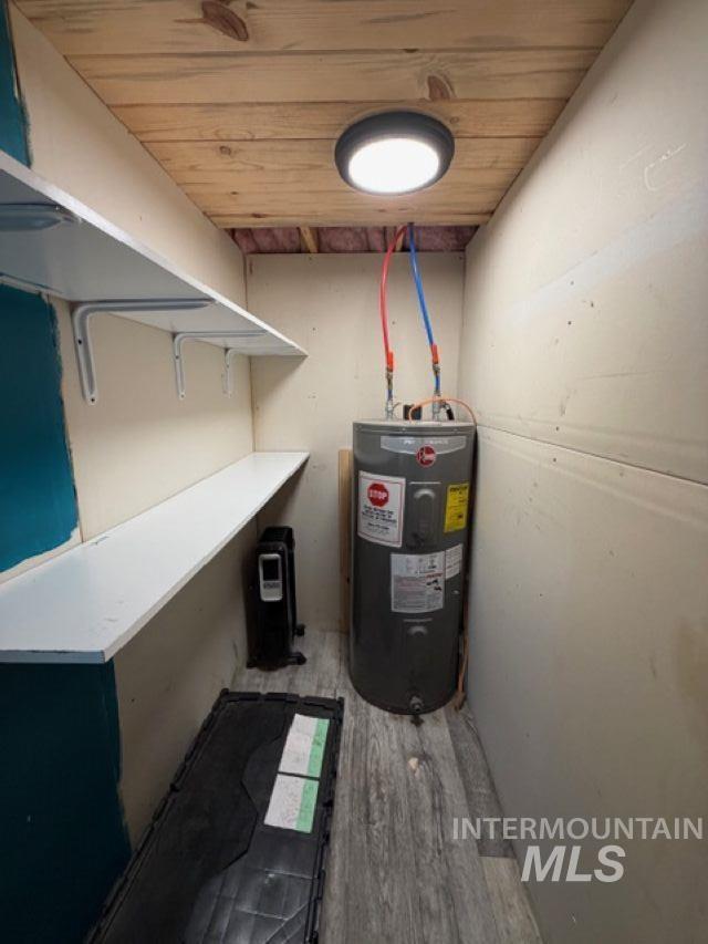 155 Mule Deer Kamiah, ID 83536 - Photo 8 of 25 Utility room featuring electric water heater