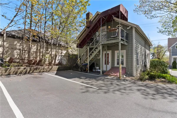 $2,200 | 122 Governor Street, Unit 2, Providence, RI 02906