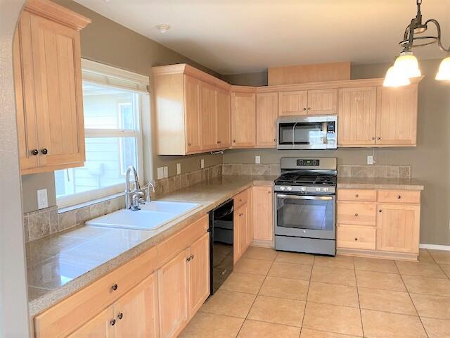 1310 Northeast Tucson Way Bend, OR 97701 - Photo 6 of 18 IMG_3695