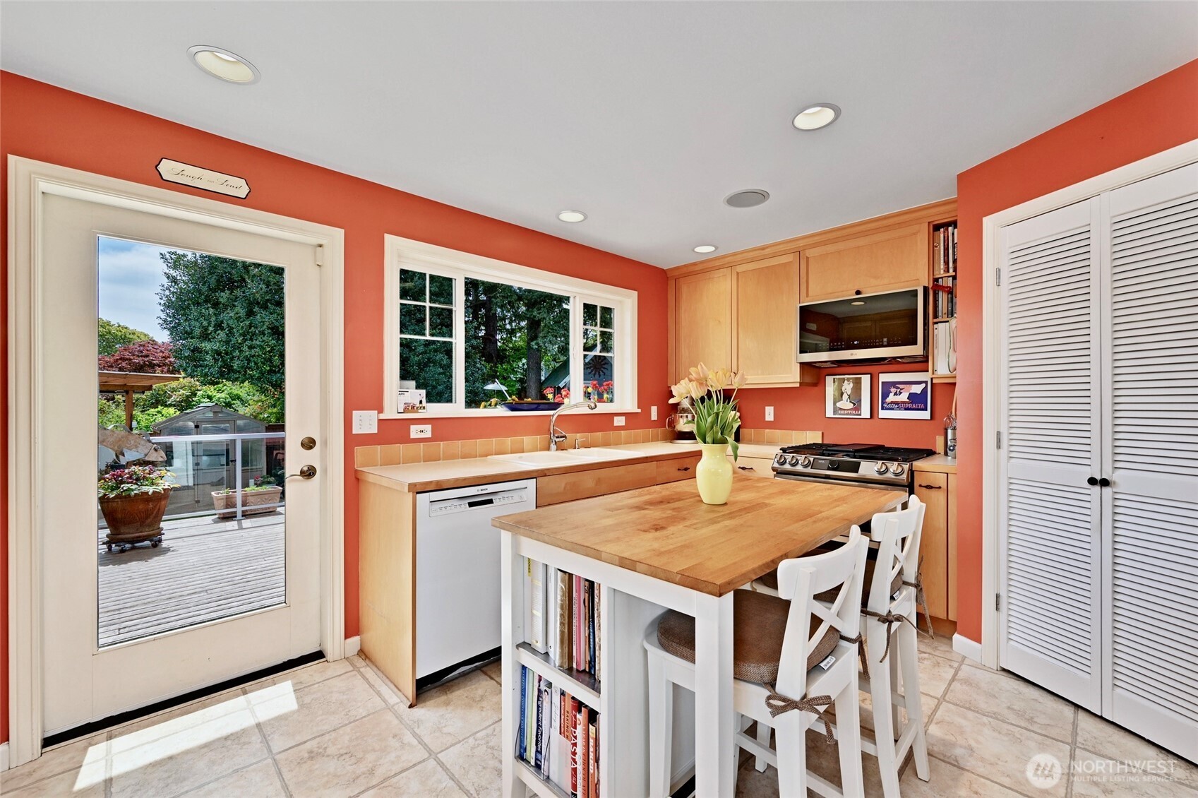 4061 West Ruffner Street Seattle, WA 98199 - Photo 9 of 20