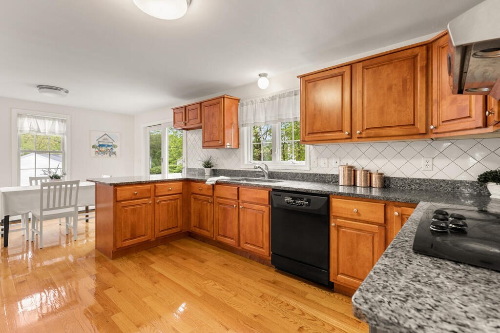 34 Sarah Drive Worcester, MA 01607 - Photo 6 of 36 Gallery Image 6