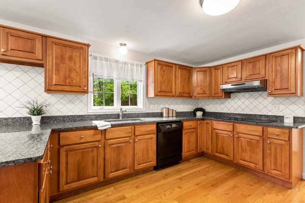 34 Sarah Drive Worcester, MA 01607 - Photo 9 of 36 Gallery Image 9