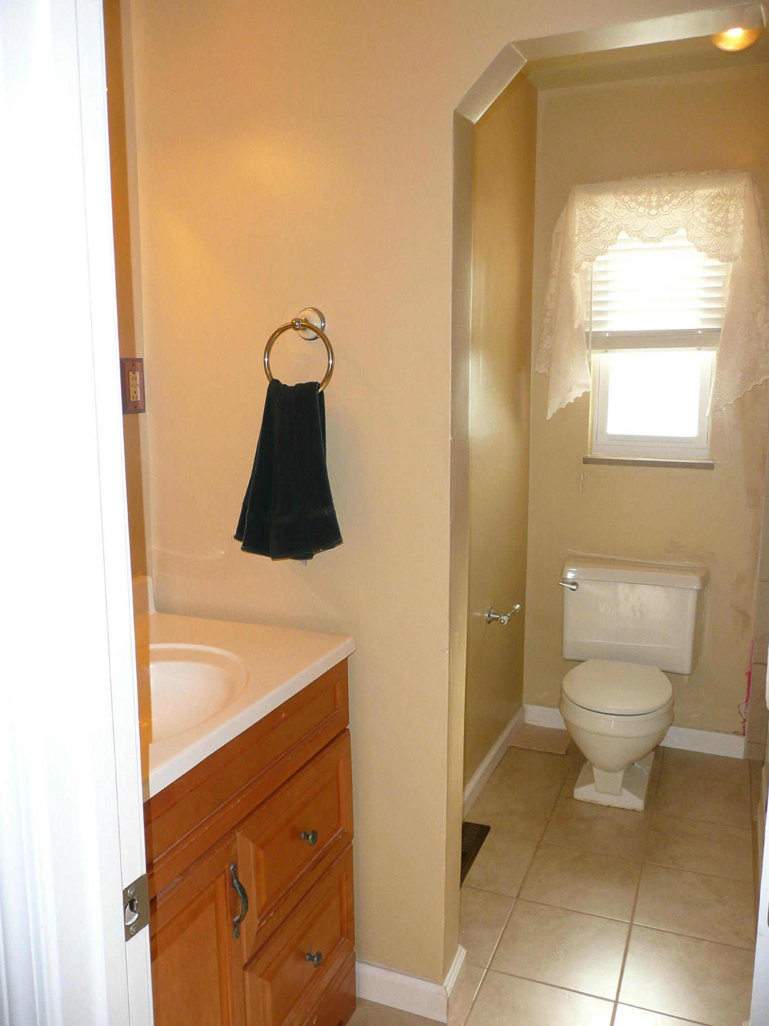 315 Taylor Road Knoxville, TN 37920 - Photo 13 of 27 Updated Guest Bath