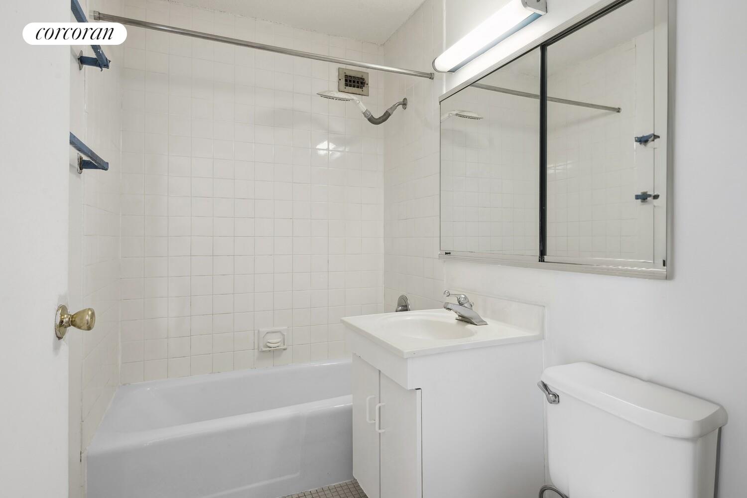 555 Main Street, Unit 1710 Manhattan, NY 10044 - Photo 10 of 24