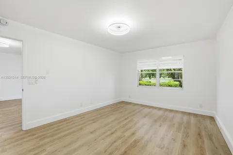 $279,000 | 300 Southwest 130th Terrace, Unit 110B, Pembroke Pines, FL 33027