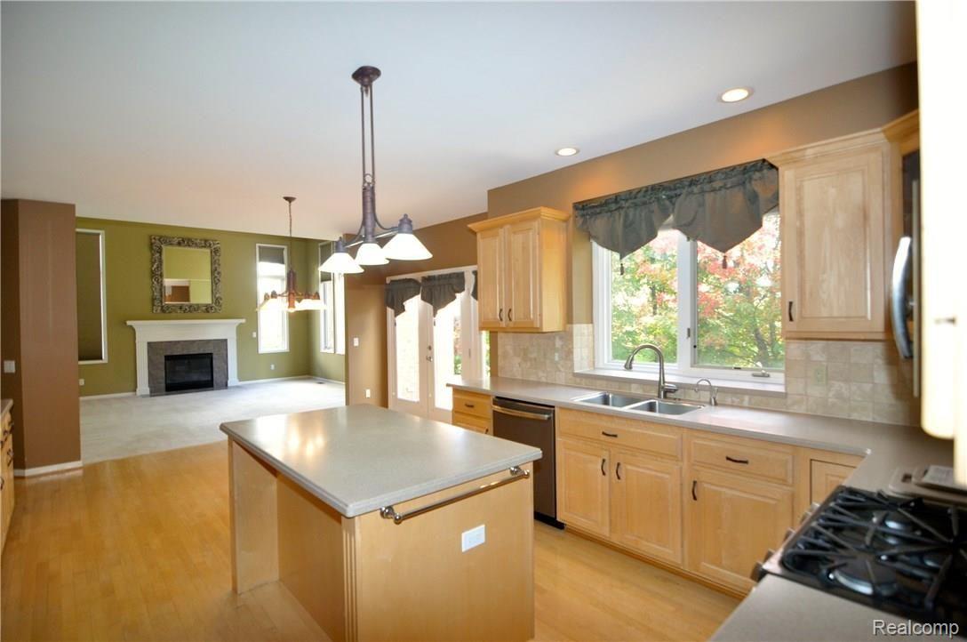1232 Tulberry Circle Rochester, MI 48306 - Photo 16 of 48 DSC_0005.JPG