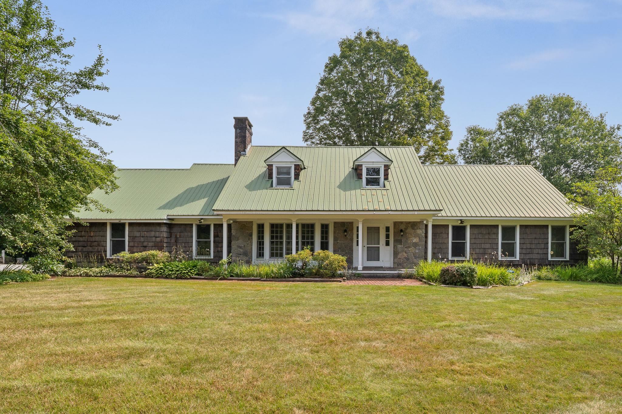 593 Red Barn Road Hartford, VT 05001 - Photo 1 of 50