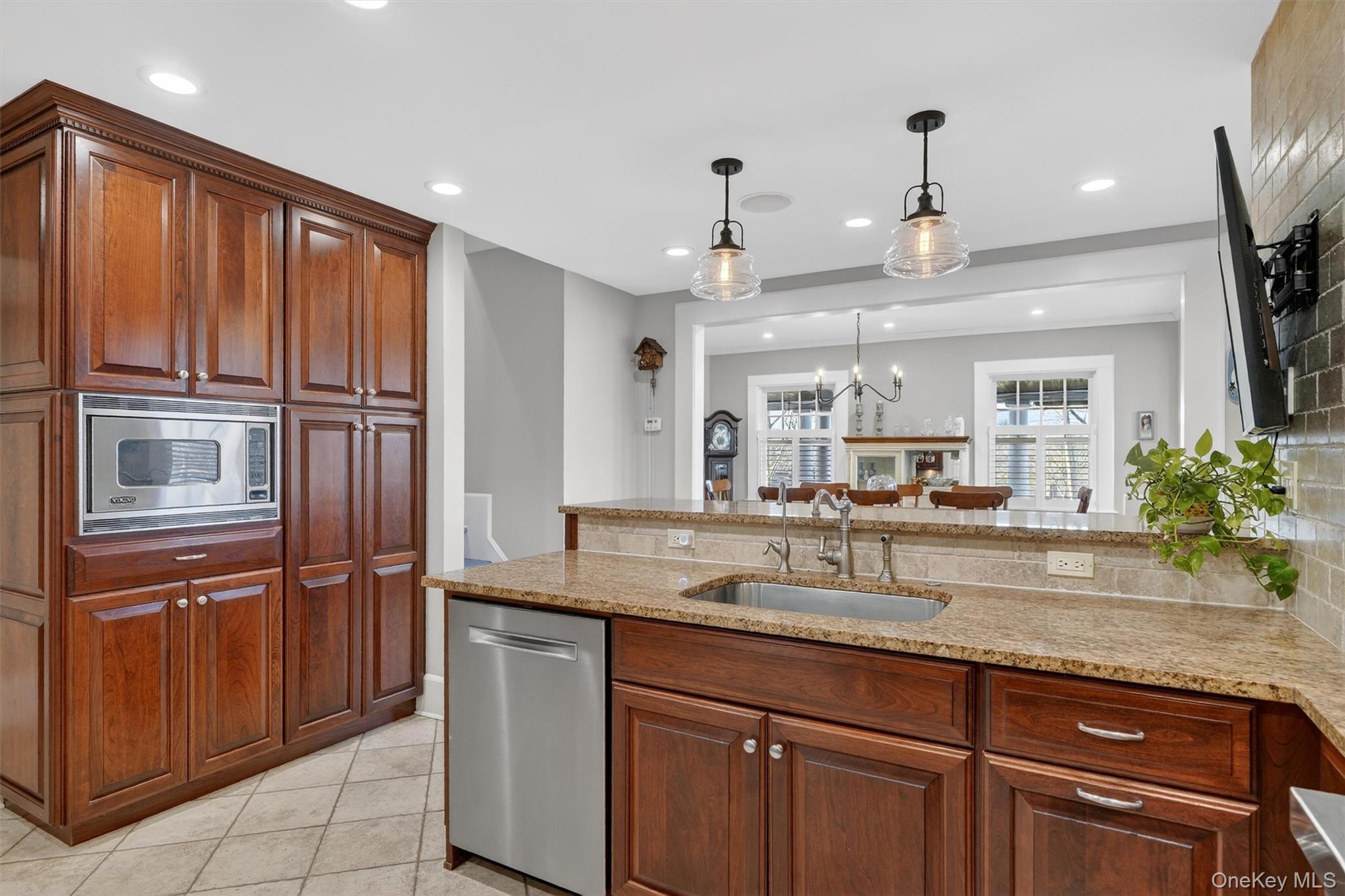 9 Ridgeview Avenue White Plains, NY 10606 - Photo 19 of 50 Viking Microwave & Bosch Dishwasher