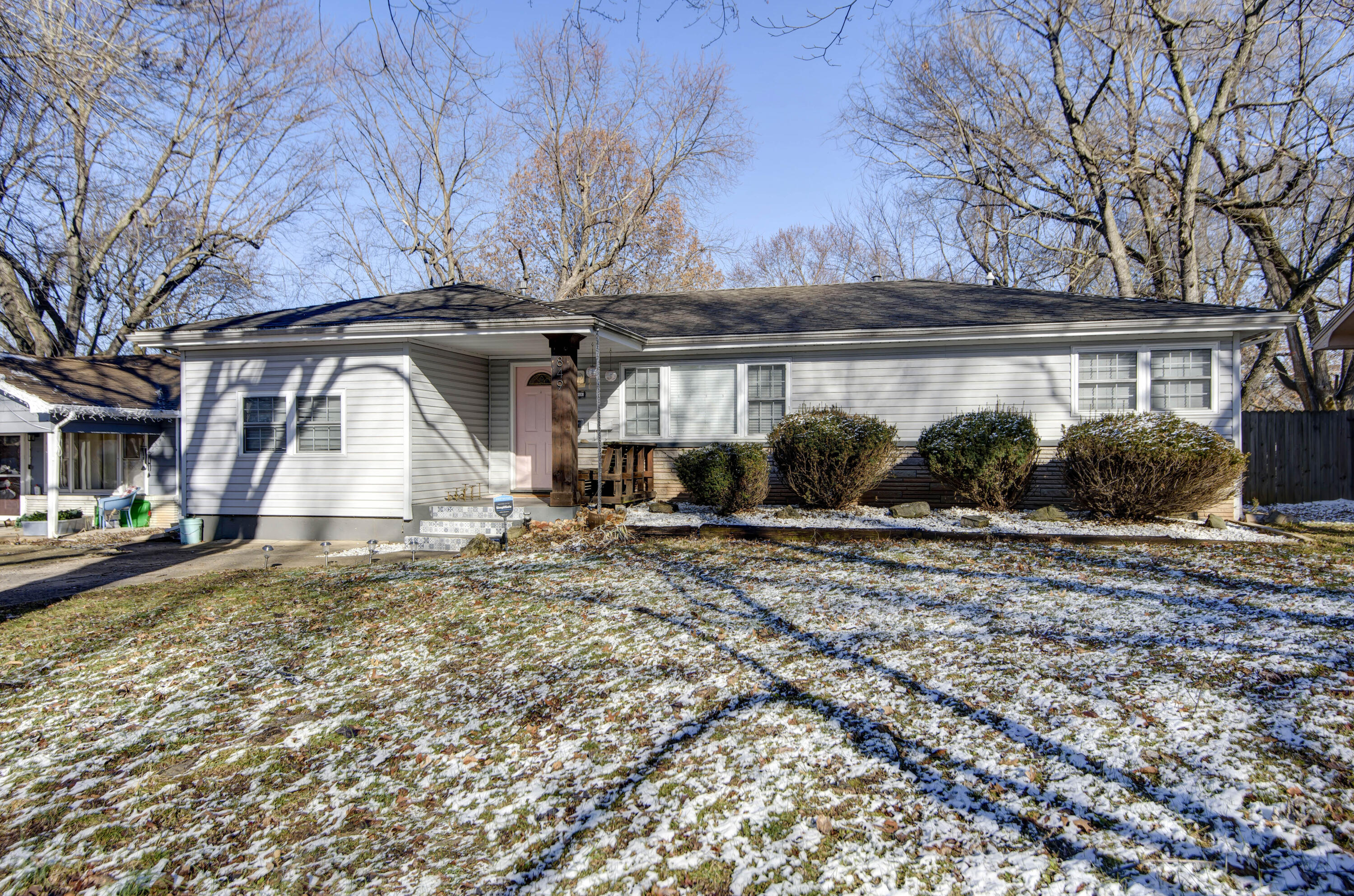 849 West Tracy Street Springfield, MO 65807 - Photo 1 of 1 849 W Tracy St