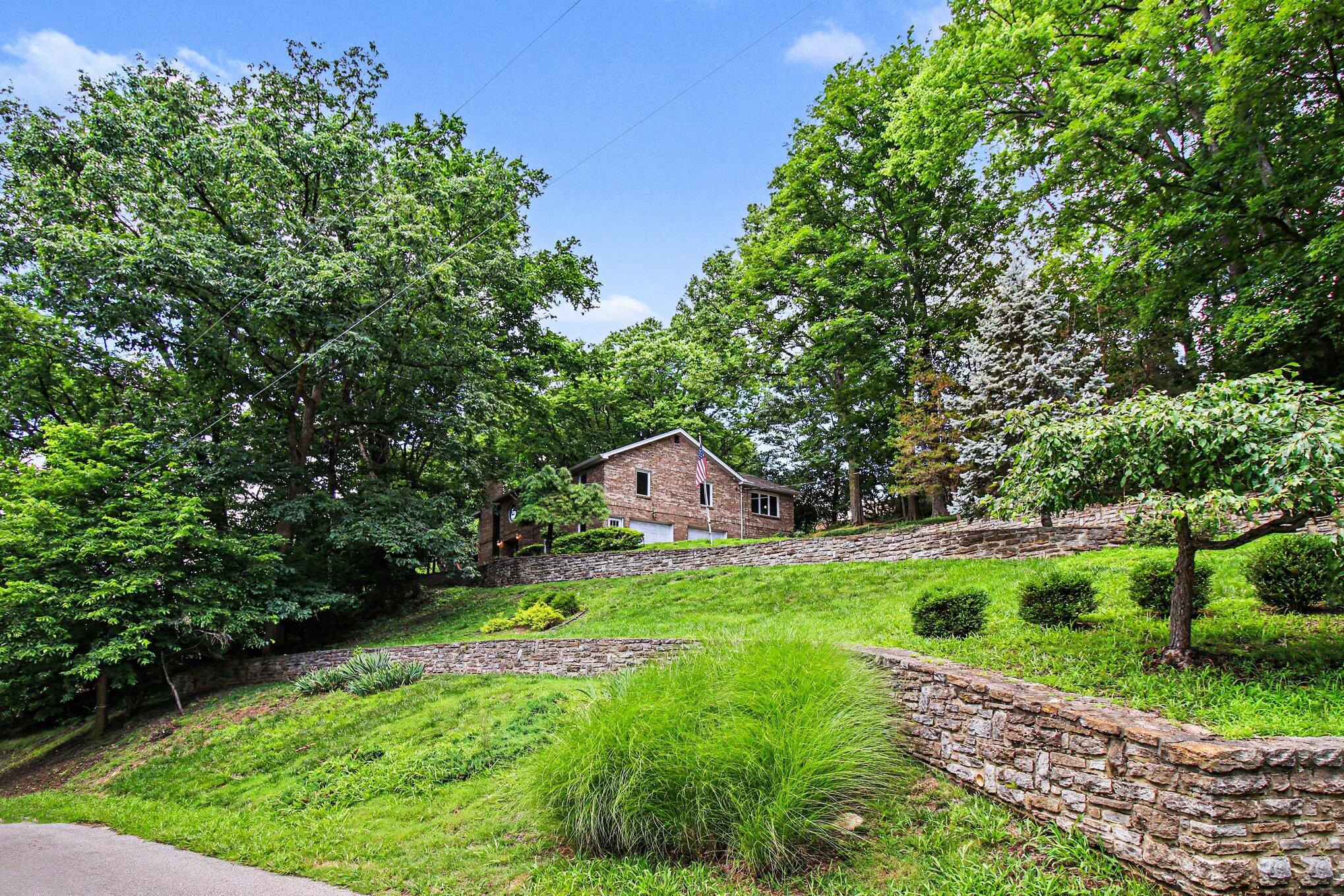 829 Lincoln Road Bellevue, KY 41073 - Photo 38 of 49 file_3822