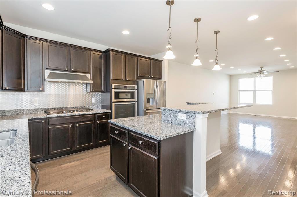 855 Barclay Circle Rochester Hills, MI 48307 - Photo 7 of 30
