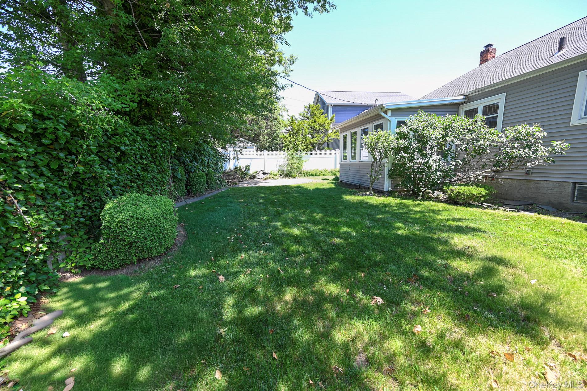 14 Webb Hill Road Great Neck, NY 11020 - Photo 25 of 31