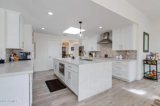 $1,950,000 | 2737 East Arizona Biltmore Circle, Unit 29, Phoenix, AZ 85016