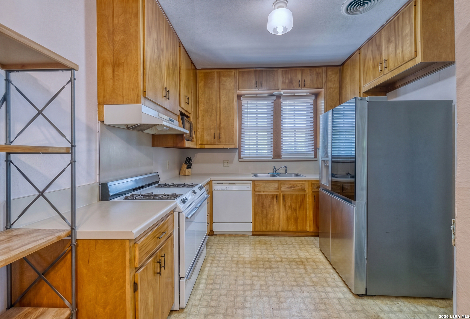 440 South Getty Street Uvalde, TX 78801 - Photo 14 of 39